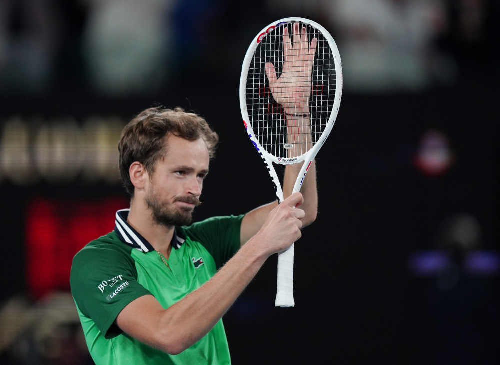 西班牙网球队逆转英国网球队,梅德韦杰夫统治全场的简单介绍 西班牙网球队逆转英国网球队,梅德韦杰夫统治全场的简单介绍