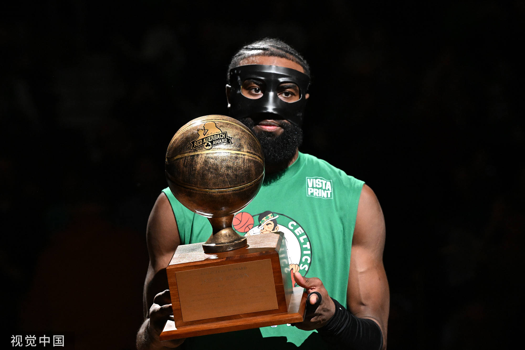 开云体育-关于加拿大男篮绝杀篮网，杰伦·布朗三分雨点燃全场的信息