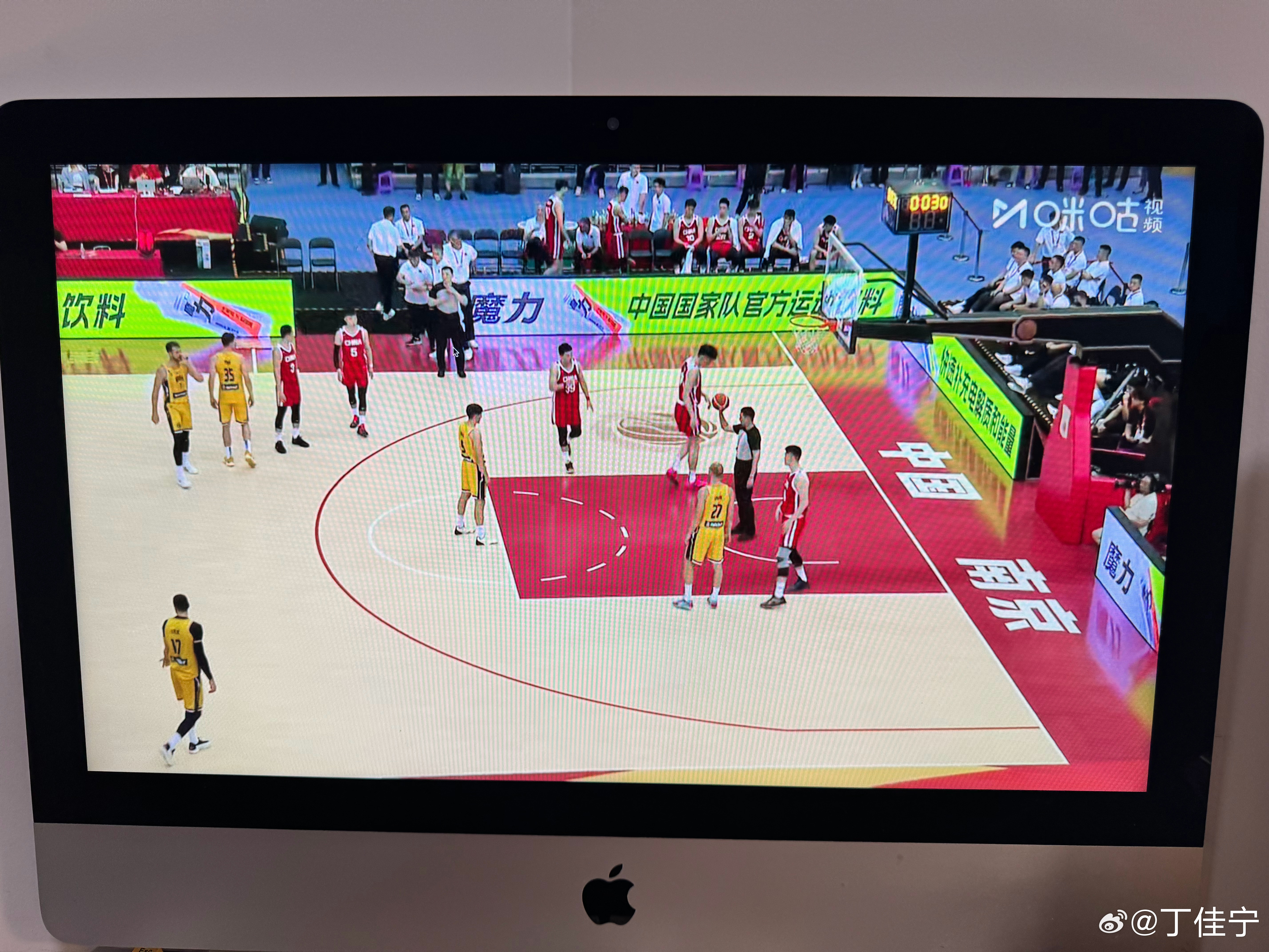 开云体育中国-波兰男篮鏖战中国男篮，布拉德利制霸全场