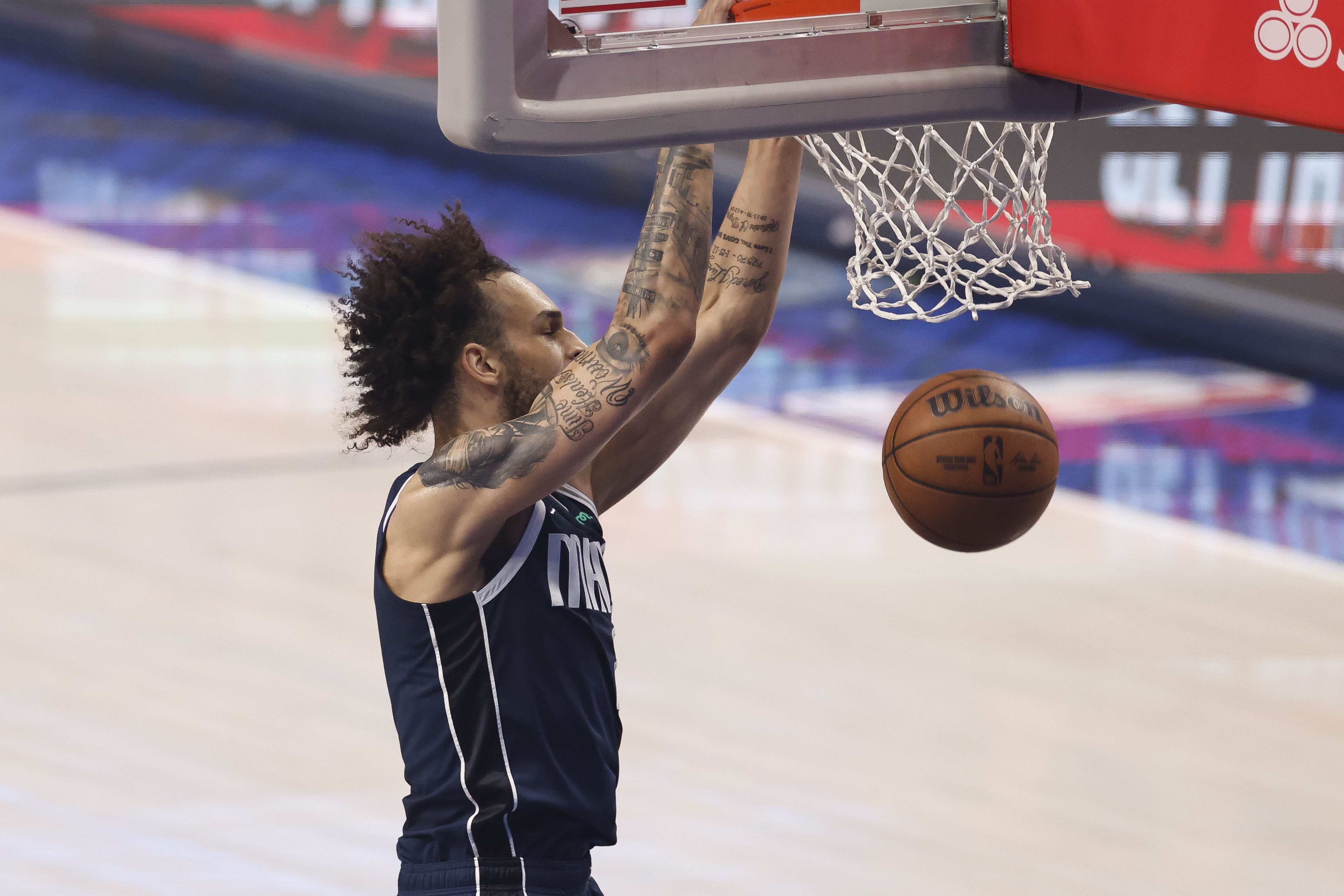 开云体育入口-独行侠力克凯尔特人，恩比德高光表现