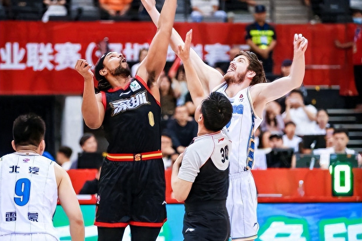 深圳队险胜灰熊，范弗利特惊艳四座