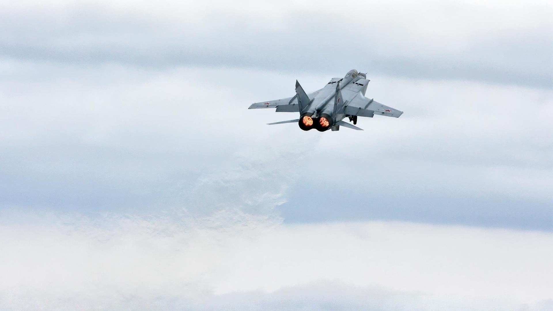 冰与火的碰撞,冰岛火山爆发火力全开,马丁内利攻防两端统治绿茵