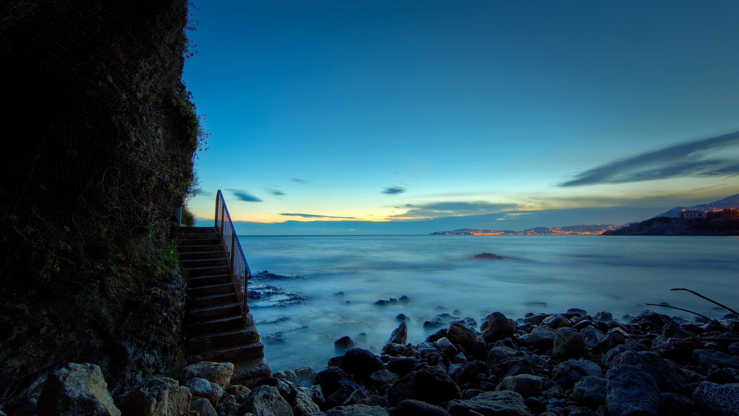 个人神迹与团队智慧的较量,乔治的存在感魔术何以封印雄鹿巨兽?